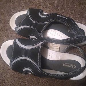 Curves sandals